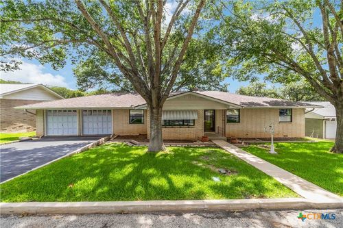 874 Oak Ln, New Braunfels, TX, 78130-6067 | Card Image