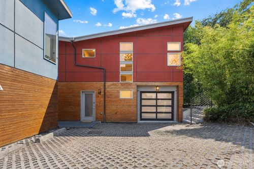 1536 Sturgus Ave S, Seattle, WA, 98144-3520 | Card Image