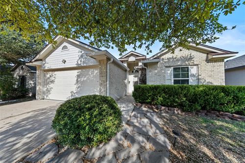 211 Summerside Ave, Lockhart, TX, 78644-4548 | Card Image
