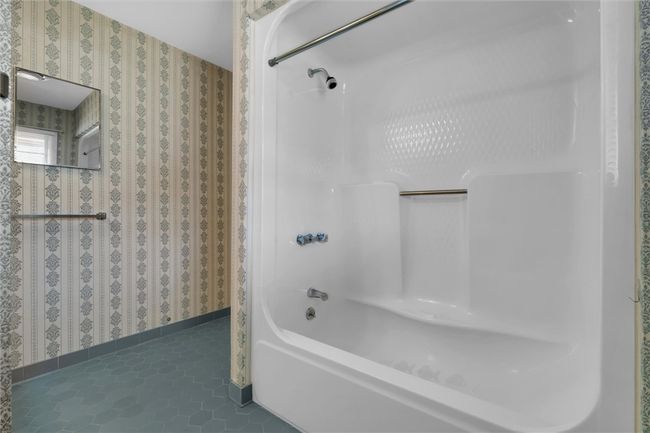 Bathroom 1 | Image 15
