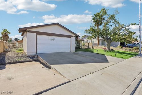 7247 Pleasant View Ave, Las Vegas, NV, 89147-4613 | Card Image