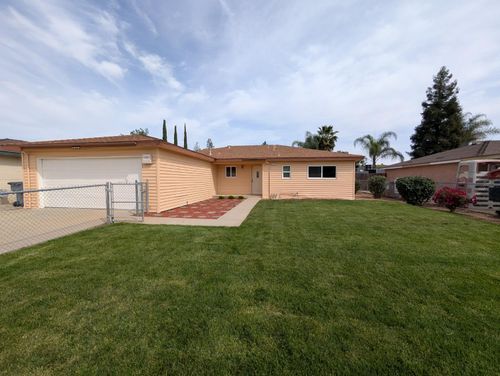 213 Renee Way, Madera, CA, 93638-1526 | Card Image