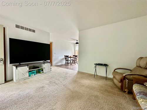 5729 Crandall Rd, Howell, MI, 48855-7706 | Card Image