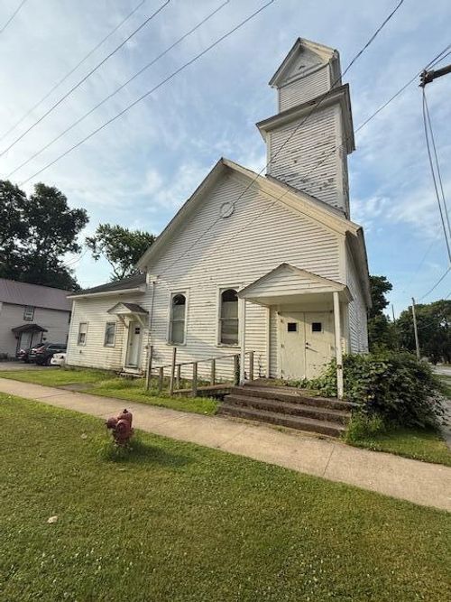 146 W Lincoln St, Grant, MI, 49327-9109 | Card Image