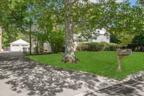 83 Sunrise Ln, Smithtown, NY, 11787-4437 | Card Image