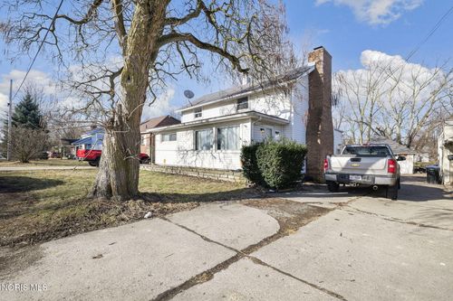 1466 Sunshine St, Oregon, OH, 43616-3707 | Card Image