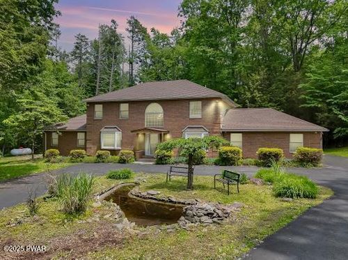 3043 Hemlock Rd, Stroudsburg, PA, 18360-9366 | Card Image