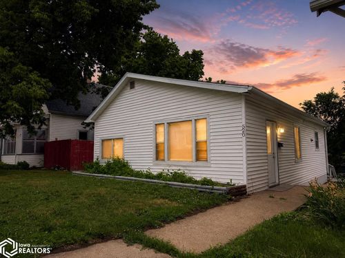 520 S 9th St, Burlington, IA, 52601-5717 | Card Image