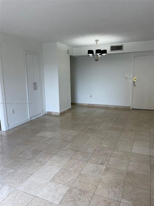 30512-4721 Nw 7th St, Miami, FL, 33126-2263 | Card Image