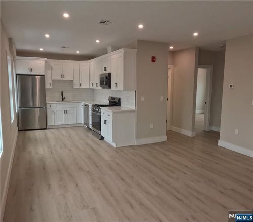 136 Elm St, Newark, NJ, 07105-1703 | Card Image