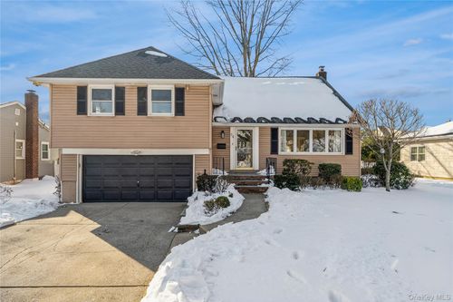 84 Russell Rd, Garden City, NY, 11530-1936 | Card Image