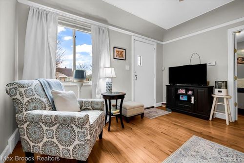 2208 Avondale St, Sylvan Lake, MI, 48320-1712 | Card Image