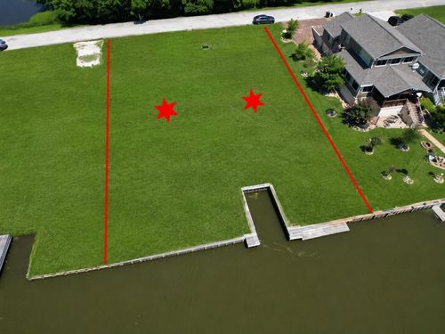 94 Wildwood Lake Dr, Huntsville, TX, 77340-1413 | Card Image
