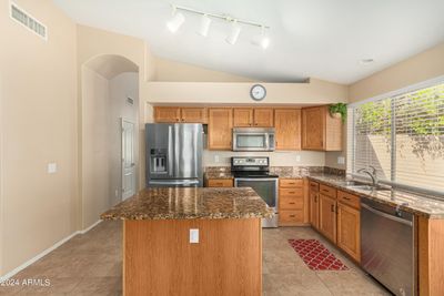 6413 W Wahalla Lane, House other with 3 bedrooms, 2 bathrooms and null parking in Glendale AZ | Image 3