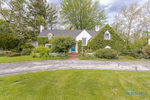 3868 Bancroft St, Ottawa Hills, OH, 43606-2531 | Card Image