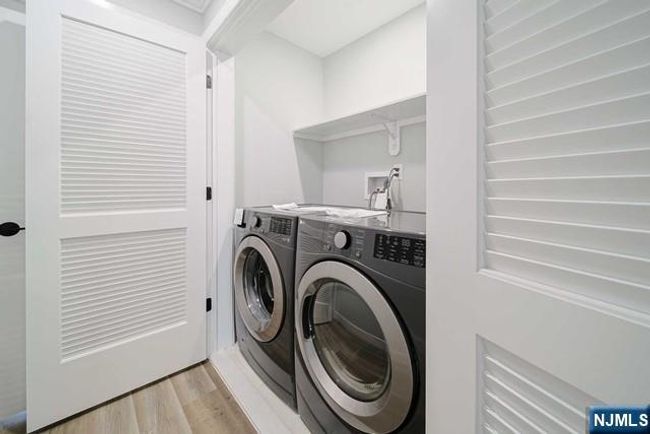 39 Henry Ave, Home with 3 bedrooms, 4 bathrooms and null parking in Palisades Park NJ | Image 25