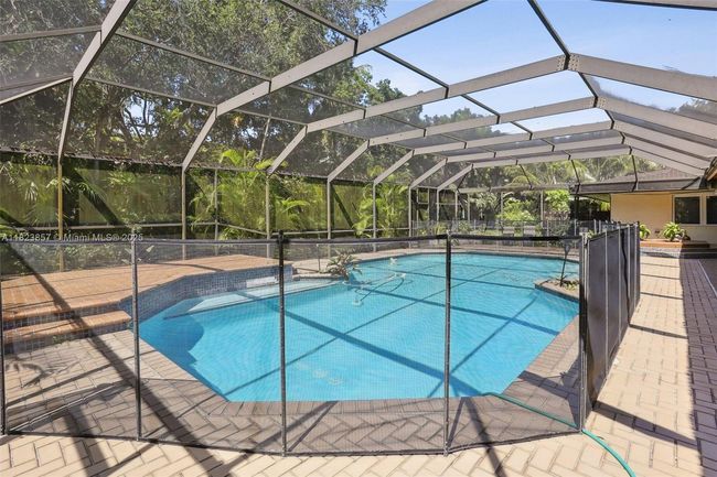 10920 Sw 68th Ave Rd, House other with 4 bedrooms, 3 bathrooms and null parking in Pinecrest FL | Image 12