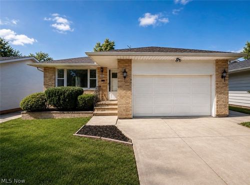 24071 Russell Ave, Euclid, OH, 44123-2304 | Card Image
