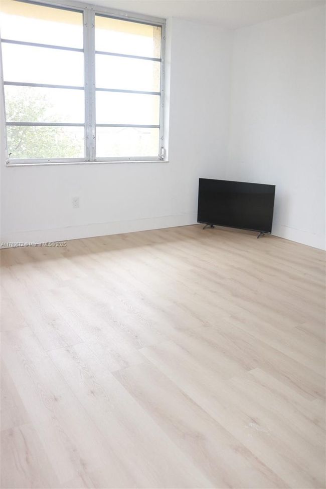 B304 - 3490 Foxcroft Rd, Condo with 2 bedrooms, 2 bathrooms and null parking in Miramar FL | Image 15