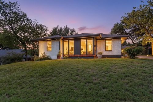 3023 Lasca St, Dallas, TX, 75227-6255 | Card Image