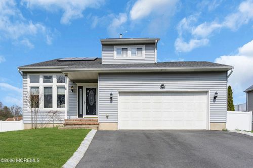 8 Cripple Creek Rd, Howell, NJ, 07731-2920 | Card Image