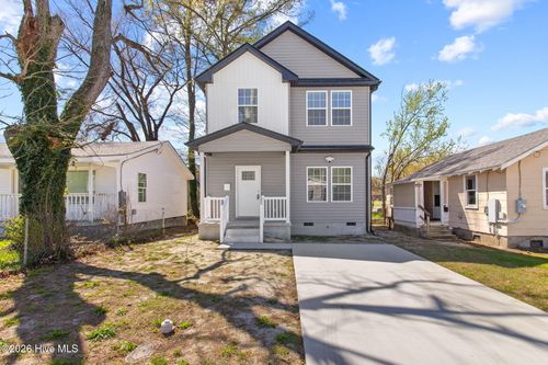 305 W Cypress St, Elizabeth City, NC, 27909-3921 | Card Image