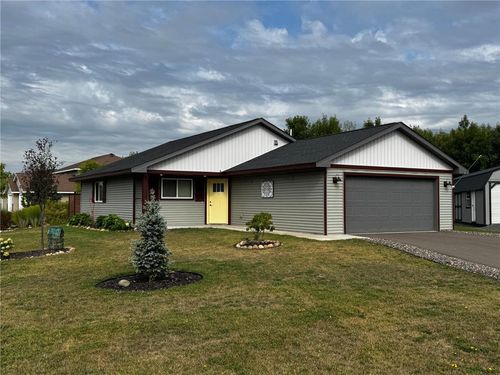 1302 Greentree Dr, Saint Croix Falls, WI, 54024-8348 | Card Image