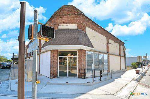 200-200 E Court St, Seguin, TX, 78155-5706 | Card Image