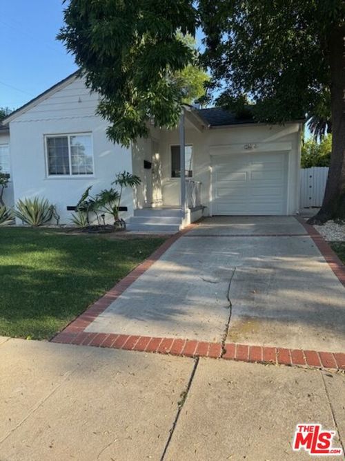 17600 Bromley St, Encino, CA, 91316-1242 | Card Image