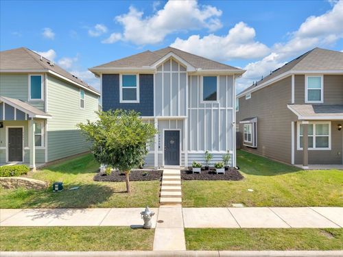 5645 Willamette Dr, Fort Worth, TX, 76119-7072 | Card Image