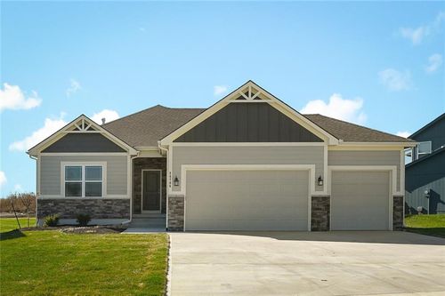 11201 E 207th St, Peculiar, MO, 64078 | Card Image