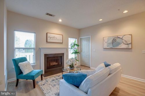 apt-23-14301 Grape Holly Grv, CENTREVILLE, VA, 20121-5831 | Card Image