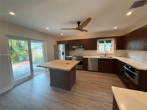 407-407 Se 4th Ter, Dania Beach, FL, 33004-4716 | Card Image