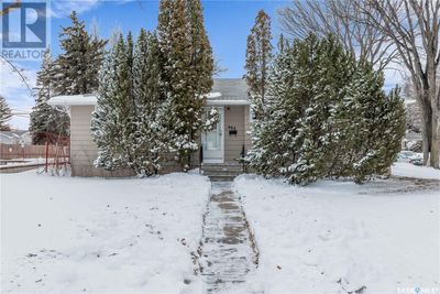 402 Wilson Cres, House other with 5 bedrooms, 3 bathrooms and null parking in Saskatoon SK | Image 1