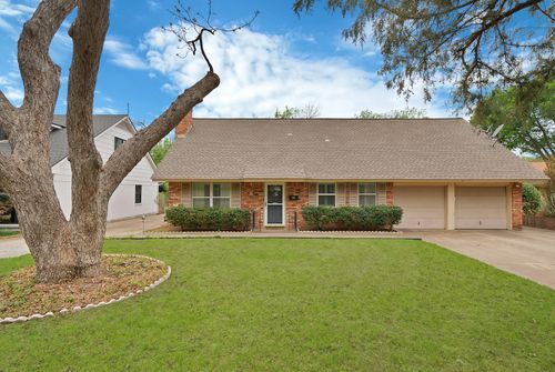 526 Waggoner Dr, Arlington, TX, 76013-1453 | Card Image