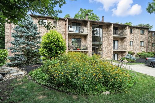 7212 Creekview Dr, Colerain Twp, OH, 45247-2802 | Card Image