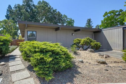 8804 On Ct, Elk Grove, CA, 95624-1858 | Card Image