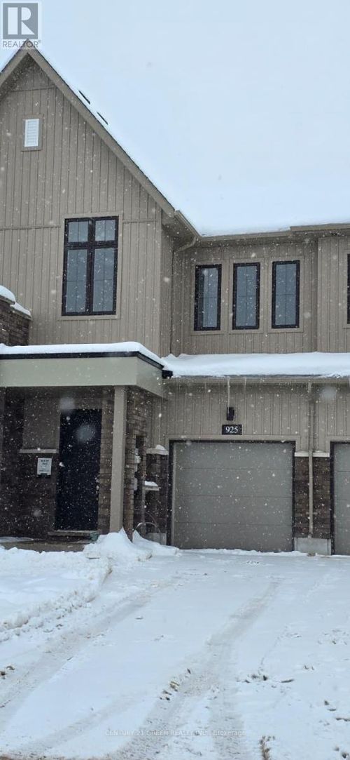 925 Duoro Street, Stratford, ON, N5A0M2 | Card Image