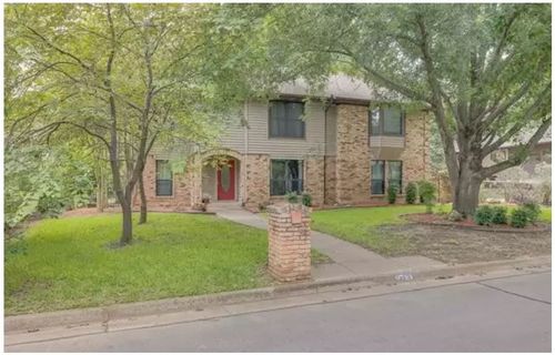2719 Sunrise Dr, Arlington, TX, 76006-3723 | Card Image