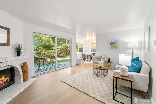 apt-c102-12504 Ne 142nd Ln, Kirkland, WA, 98034-7898 | Card Image
