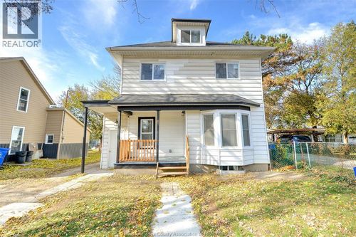 upper-3076 Sandwich, Windsor, ON, N9C1A4 | Card Image