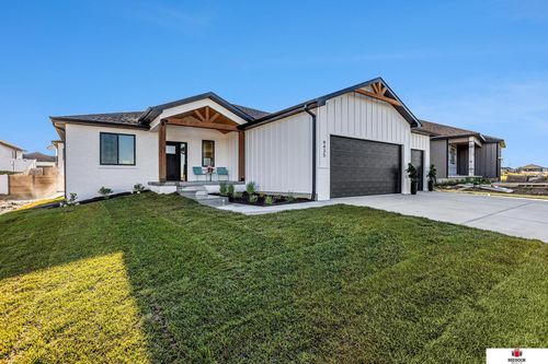 9435 Breashears St, Lincoln, NE, 68516 | Card Image