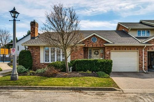 17-2720 Mewburn Rd, Niagara Falls, ON, L2J4J5 | Card Image