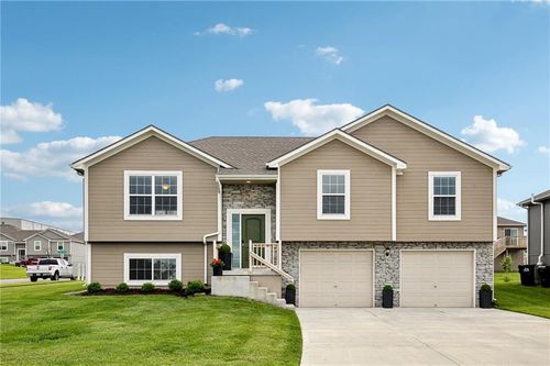 1003 Nw Hilltop Ln, Grain Valley, MO, 64029-7737 | Card Image