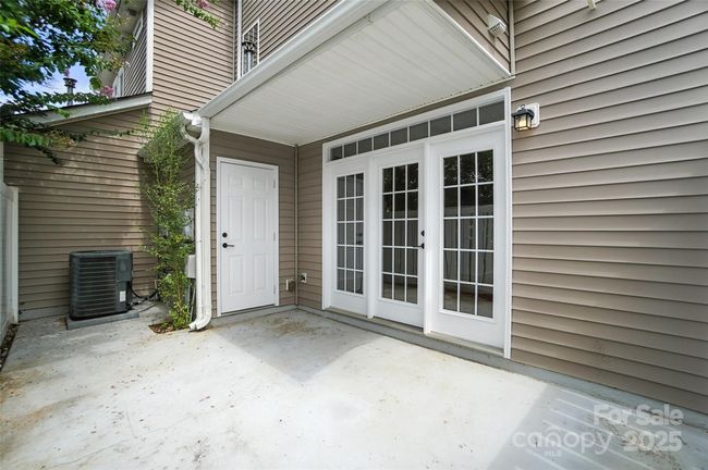 Fenced in Patio | Image 33