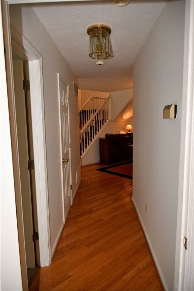 Hallway from the dining room to the bedrooms and 1/2 bathroom | Image 27