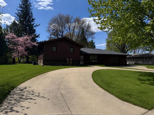 305 W 3rd St, Riceville, IA, 50466-7529 | Card Image