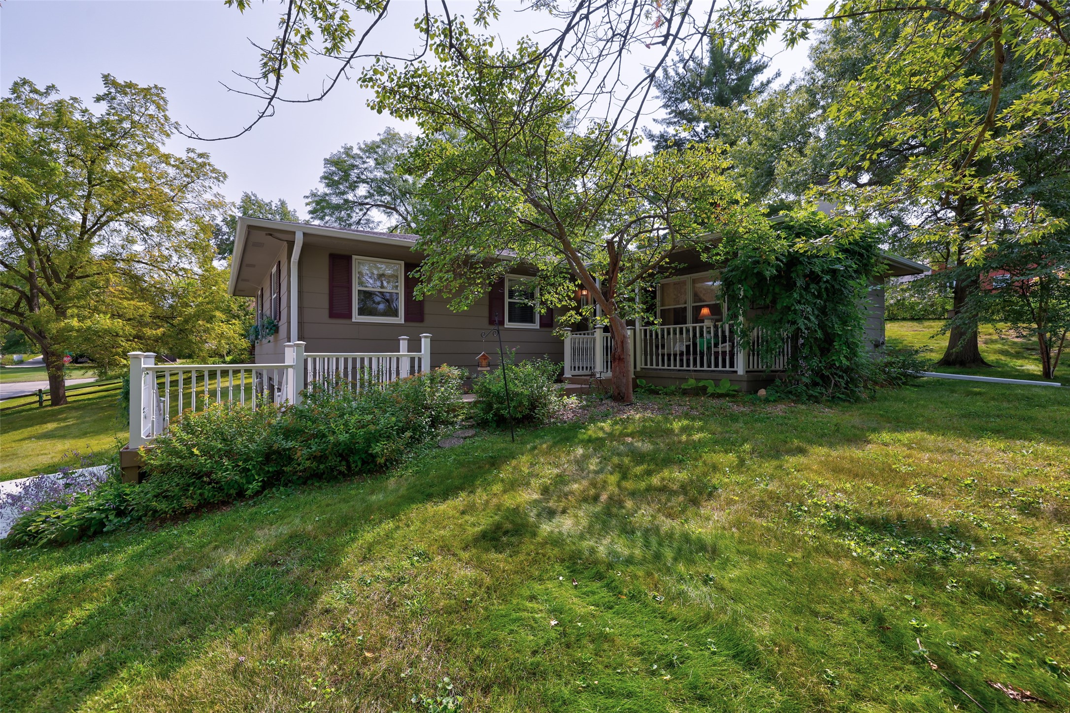 3rd Ave, Newton, IA 50208
