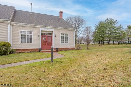 1-1 Chadwick Ln, Monroe Twp, NJ, 08831-4977 | Card Image