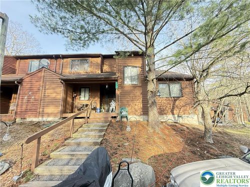 524 Wales Ct, Bushkill, PA, 18324-8771 | Card Image